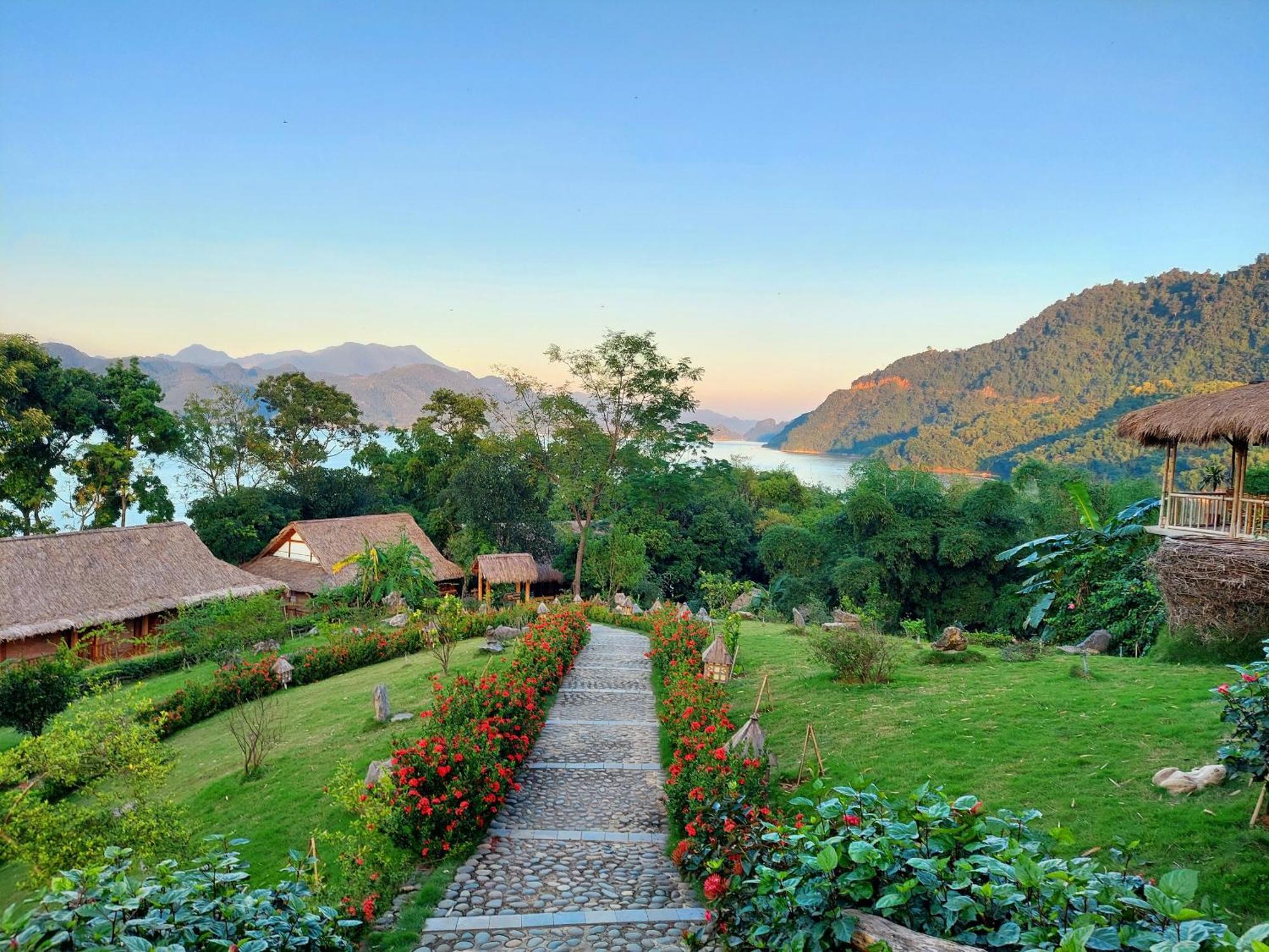 Mai Chau Hideaway Lake Resort Экстерьер фото